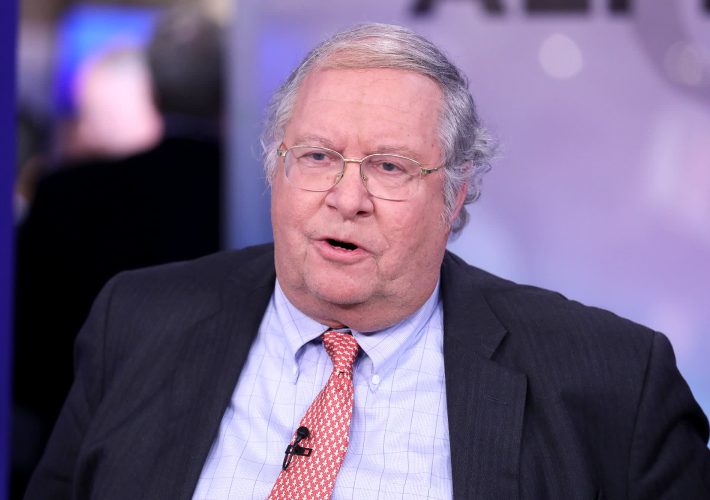 Bill Miller doubles down on Amazon after a rough year, while shorting Tesla increasingly